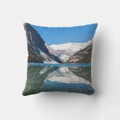 レイクルイズ湖での反射 – Banff NP,カナダ クッション (裏面)