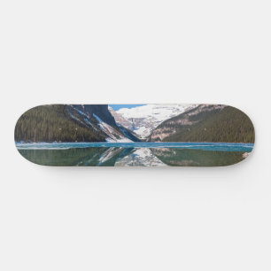 レイクルイズ湖での反射 – Banff NP,カナダ スケートボード