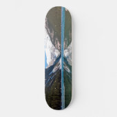 レイクルイズ湖での反射 – Banff NP,カナダ スケートボード (正面)