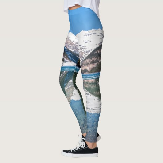 レイクルイズ湖での反射 – Banff NP，カナダ レギンス (左)