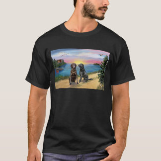 レイクロード - チョコレートラブラドール2頭 (チョコ・ブラック) Tシャツ