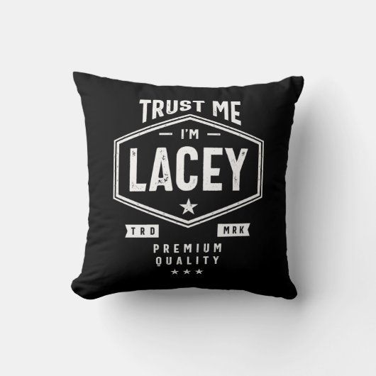 レイシーパーソナライズされたネーム誕生日 クッション (正面)