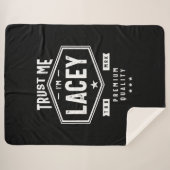 レイシーパーソナライズされたネーム誕生日 シェルパブランケット (正面(横))