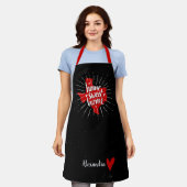 レイダーレッド&ブラックホームスウィートホームテキサス州 エプロン (着用した状態)