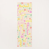 レイチェルの花の名前タイポグラフィ黄色のピンク ヨガマット (裏面)