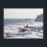 レイニスキルカ – アイスランド,ヴィーク・イ・ミーダル ポストカード<br><div class="desc">ヴィーク・イ・ミールダルはアイスランド南部の遠隔地の海辺の村である。それはカトラ火山を覆うミーラルスジョクフル氷河の影の中に座っている。レイニスキルカは1929年の木造の教会デートすることである。レイニスフジャラビーチは、黒い小石、玄武岩の列、レイニスドランガルの沖合の岩の形成を持っている。レイニスファル山の崖には、パフィンなどの海鳥が生息している。ちょうど西には、ディローレイー半島は大きな岩のアーチを持っている。</div>