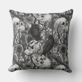 レイベンの秘密。暗くて陰気なゴシック様式のイラストレーション クッション (正面)