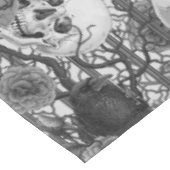 レイベンの秘密。暗くて陰気なゴシック様式のイラストレーション テーブルクロス (アングル)