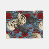 レイベンの秘密。暗くて陰気なゴシック様式のイラストレーション フリースブランケット (正面(横))