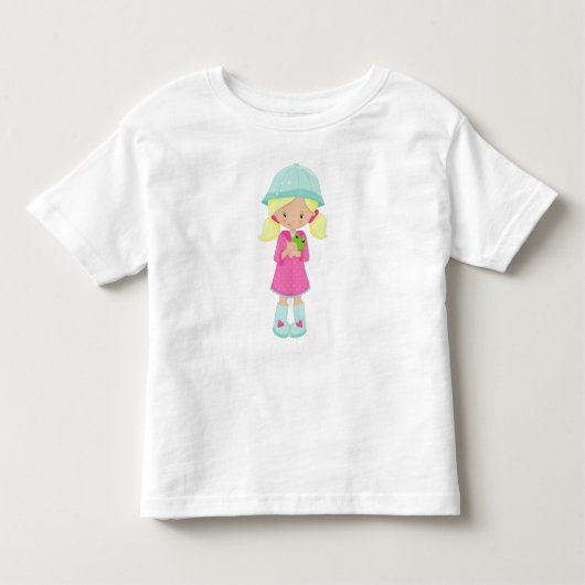 レインコートとブーツの少女、フクロク、ブロンドの髪 トドラーTシャツ (正面)