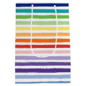 レインボーかわいらしストライプパターン誕生日 ミディアムペーパーバッグ (裏面)