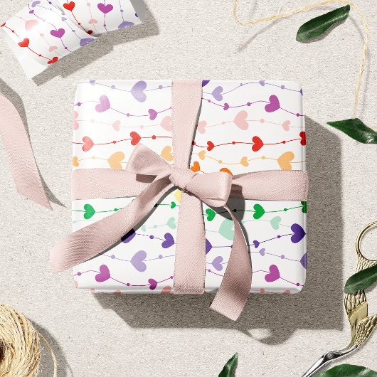 レインボーかわいらしハートパターンキッズ ラッピングペーパー