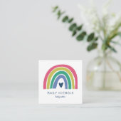 レインボーかわいらしピンクネイビーグリーンボホベビーシッター スクエア名刺 (スタンド正面)
