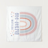 レインボーとハートの1歳誕生日パーソナライズベイビー タペストリー (正面(横))