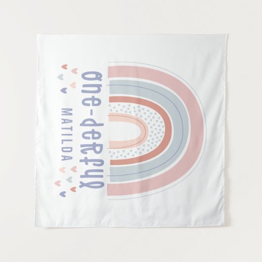 レインボーとハートの1歳誕生日パーソナライズベイビー タペストリー (正面(横))