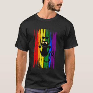 レインボーに登る黒猫のLGBTQ+ Pride フラグ Funny Tシャツ