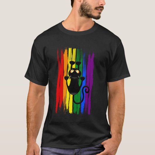 レインボーに登る黒猫のLGBTQ+ Pride フラグ Funny Tシャツ (正面)