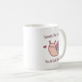 レインボーカタツムリゆっくりと確実に引用文コーヒーマグ コーヒーマグカップ (正面右)