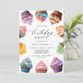 レインボーカップケーキ |かわいい女の子の誕生日パーティー 招待状 (スタンド正面)