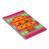 レインボーカラフルバックグラウンド上のロボットスカル ノートブック (右側)