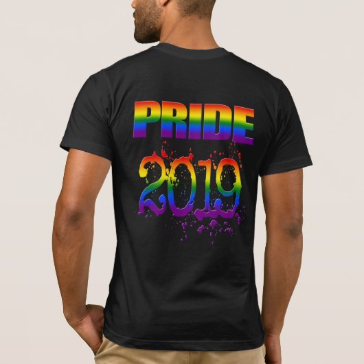 レインボーカラフル文字LGBTQゲイプライド2019 Tシャツ (裏面)