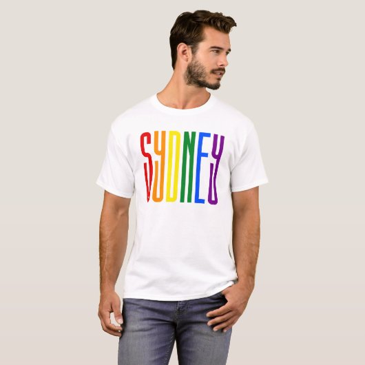 レインボーカラフル文字LGBTQシドニーゲイプライドLGBT Tシャツ (正面フル)