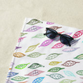 レインボーカラフル葉フェザー水の色パターン ビーチタオル (インサイチュ)