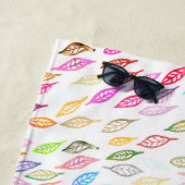 レインボーカラフル葉フェザー水の色パターン ビーチタオル (インサイチュ)