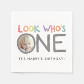 レインボーカラフル1歳の誕生日フォトナプキンス スタンダードカクテルナプキン (正面)