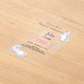 レインボーカラーUnicornベビーガール1st誕生日 アクリル招待状 (レイダウン)