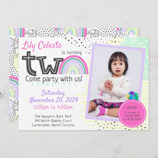 レインボーガールの2番目の誕生日かわいいドードルズ写真 招待状 (正面/裏面)