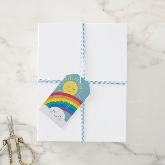 レインボークラウドアンドサン誕生日メッセージカード ギフトタグ (より糸付き)