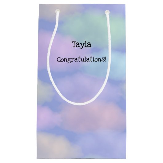 レインボークラウドパーソナライズされた抱き枕 スモールペーパーバッグ (正面)