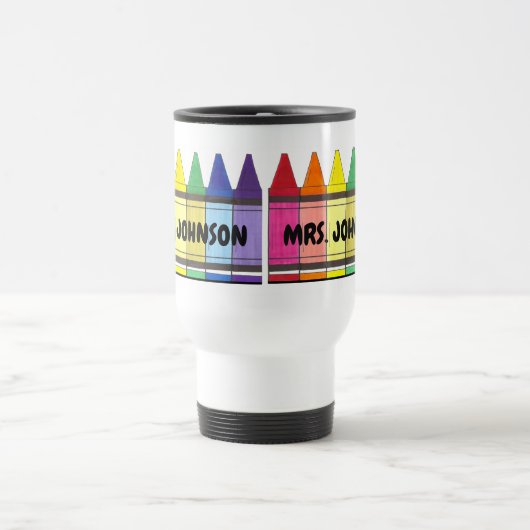 レインボークレヨンパーソナライズされたズスクールアート先生 トラベルマグ (中央)