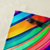 レインボーサイケデリック渦 ビーチタオル (インサイチュ)