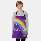 レインボースターピンクパープル名前をカスタムするアート エプロン (着用した状態)