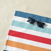 レインボーストライプのモノグラムハート ビーチタオル (インサイチュ)