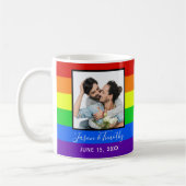 レインボーストライプの写真LGBTQ結婚記念日 コーヒーマグカップ (左)