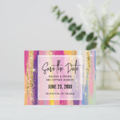 レインボーストライプグリッターフェイク付き日付の保存 インビテーションポストカード (スタンド正面)