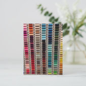 レインボースレッドスプール裁縫ファッションデザイン概念 ポストカード (スタンド正面)