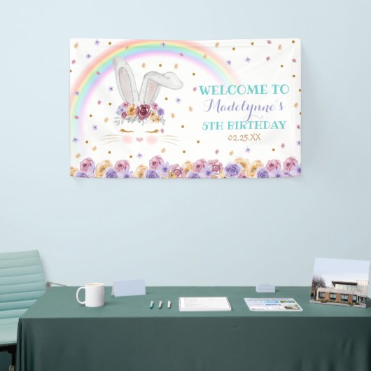 レインボーバニーウォーターカラーフローラバニー誕生日 横断幕 (トレードショー)