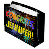レインボーパターン「おめでとう」、名前をカスタムする、Fireworks ラージペーパーバッグ (裏面アングル)