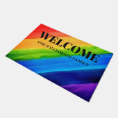 レインボーパーソナライズされたウェルカムフォーマット ドアマット (アングル)