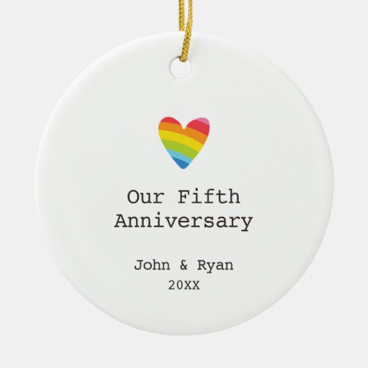 レインボーパーソナライズされたハートLGBT 5周年記念 セラミックオーナメント (正面)