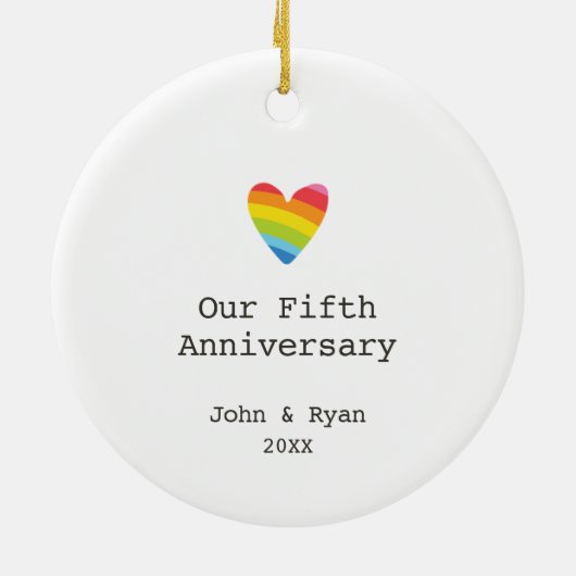 レインボーパーソナライズされたハートLGBT 5周年記念 セラミックオーナメント (裏面)
