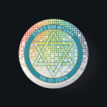 レインボーピクセルビデオゲームゲーマーバー（ユダヤ教の）バル・ミツバー 缶バッジ<br><div class="desc">レインボー色の雨のピクセルゲーマーまたはビデオゲームのバー（ユダヤ教の）バル・ミツバー好意ボタン。この非ゲーマー伝統的ビデインスパイアオゲームデザインはダビデのユダヤ星を特徴としている。また、ボタンの背景に沿って明るい色の虹の雨やカスケードのデジタルスタイルのコンピュータのピクセルパーソナライズされたがある。フォントはテクノ・コンピュータスタイル。このビデオゲームバーパーソナライズされた（ユダヤ教の）バル・ミツバーお気に入りボタンは素晴らし、のビデオゲームを愛し遊、古いスタイル2Dピクセルグラフィックゲームのファンである男の子のためのものである。今やトレンディーは、一人の少年の興味と真の人格伝統的に焦点を当てユニークる非バーの（ユダヤ教の）バル・ミツバーデザインと行く。だからもし、あなたの息子はゲームのすべての事を愛し、その後、これは彼のための正しいバー（ユダヤ教の）バル・ミツバーボタンかもしれない。</div>