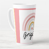 レインボーピンクラテマグカップと美しいブリジット。 カフェラテマグ (左アングル)