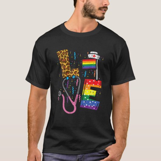 レインボーフラグラブナースRNスクラブトップLGBTプライドモ Tシャツ (正面)