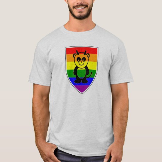 レインボーフラッグの上の立派なゲイのパンダ Tシャツ (正面)