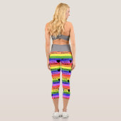 レインボーフラッグブラックライフマター文字LGBTQ カプリレギンス (裏面)